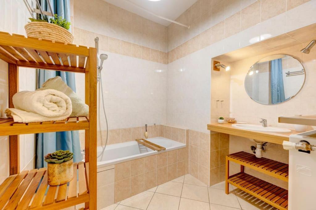 Vecchia Citta Cote Vieille Ville # Yolo Alp Home Анси Екстериор снимка